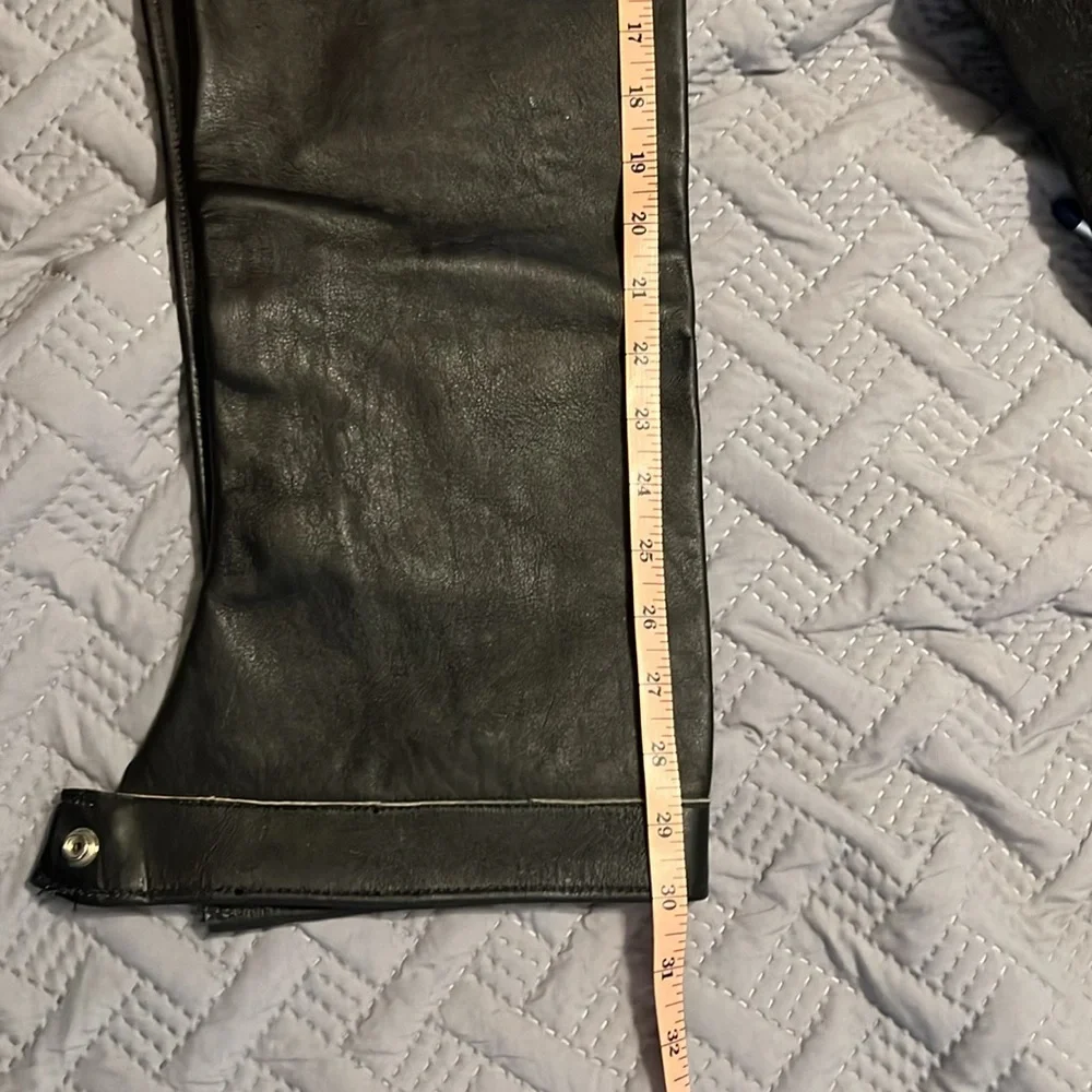 R2) Leather Chaps - Picture 6 of 10